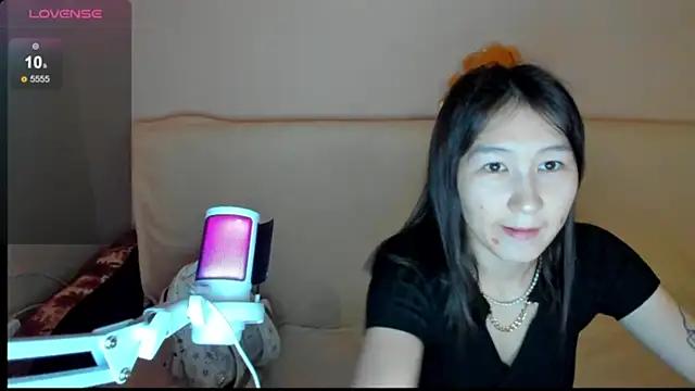 Snapshot of SaraXray chatting on 10/30/25, 01:29 SaraXray online show from 10/30/25, 01:29