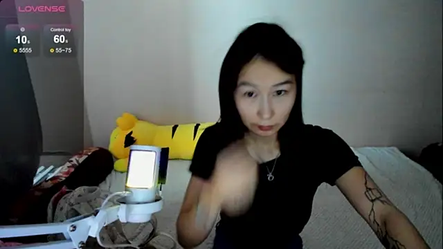 Snapshot of SaraXray chatting on 11/13/25, 02:32 SaraXray online show from 11/13/25, 02:32