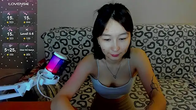 SaraXray online show from 12/19/25, 02:07