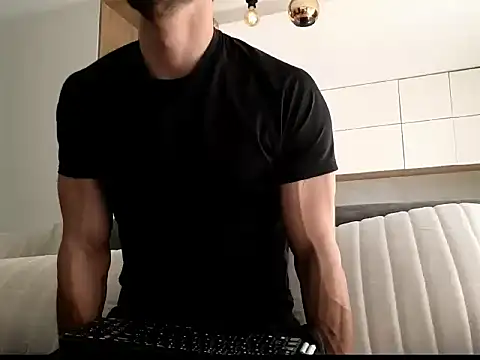 Phantom Bigger1 online show from 12/18/25, 02:34