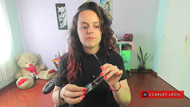 Scarletleon77 online show from 01/17/25, 04:04