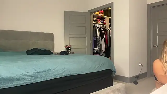 ElenaErickson online show from 12/19/24, 12:02