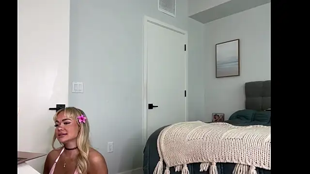 ElenaErickson online show from 05/04/26, 08:38