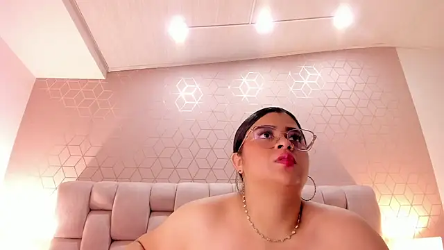 Snapshot of Emilyboobss chatting on 01/27/25, 12:58 Emilyboobss online show from 01/27/25, 12:58