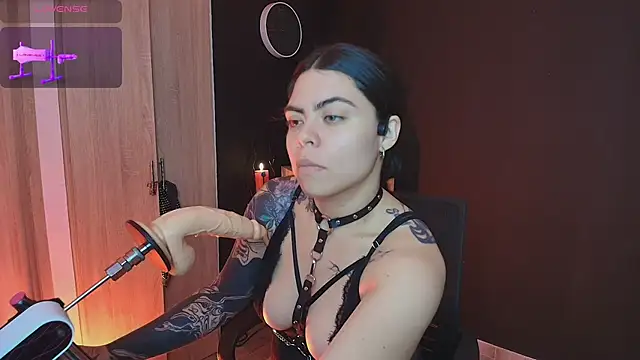 Snapshot of _WednesdayFriday_ chatting on 11/12/25, 05:13 WednesdayFriday online show from 11/12/25, 05:13