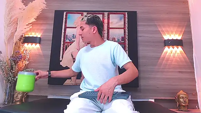 jeic 18 online show from 11/28/25, 03:04