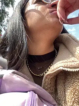 valentinabaez online show from 02/15/25, 03:50