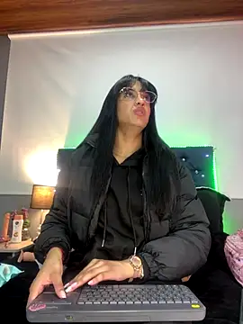 valentinabaez online show from 11/11/25, 02:50