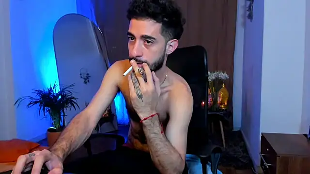 Snapshot of Your__hero1 chatting on 11/14/25, 04:22 Your hero1 online show from 11/14/25, 04:22