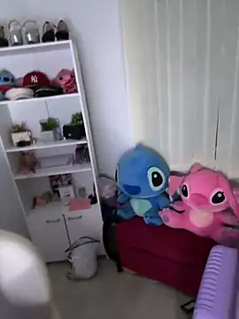 Snapshot of misslollipop04 chatting on 09/25/25, 03:32 misslollipop04 online show from 09/25/25, 03:32