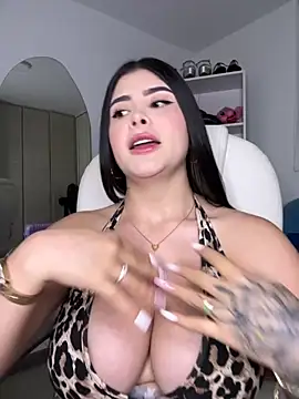 Snapshot of misslollipop04 chatting on 09/27/25, 03:33 misslollipop04 online show from 09/27/25, 03:33