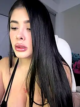 Snapshot of misslollipop04 chatting on 10/21/25, 03:18 misslollipop04 online show from 10/21/25, 03:18