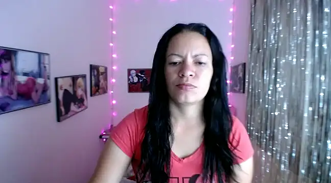 Snapshot of Cristal_w chatting on 02/14/25, 12:25 Cristal w online show from 02/14/25, 12:25