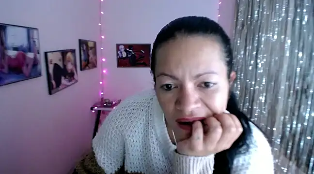 Snapshot of Cristal_w chatting on 02/18/25, 06:15 Cristal w online show from 02/18/25, 06:15