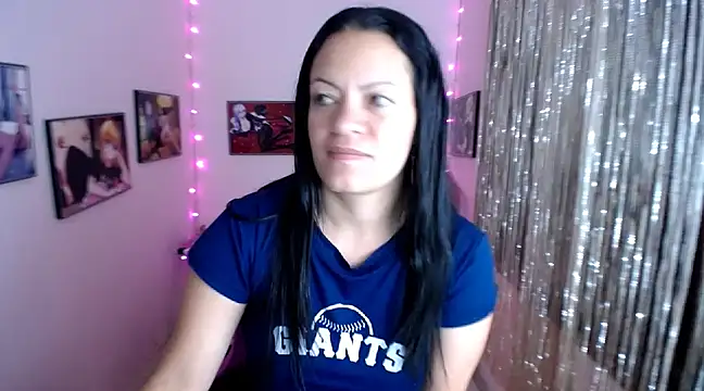 Snapshot of Cristal_w chatting on 03/02/25, 05:36 Cristal w online show from 03/02/25, 05:36