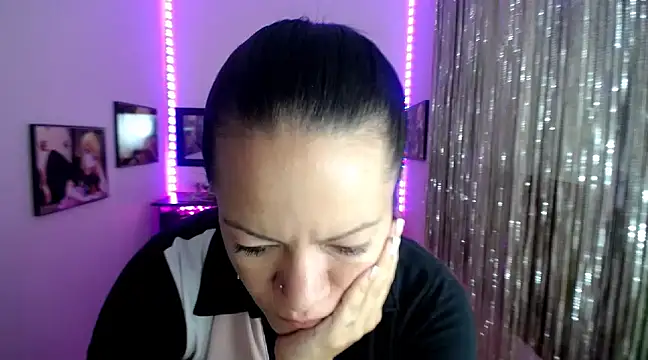 Snapshot of Cristal_w chatting on 03/05/25, 12:44 Cristal w online show from 03/05/25, 12:44