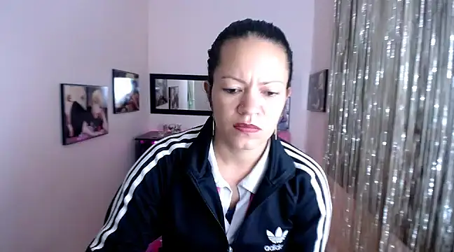 Snapshot of Cristal_w chatting on 03/06/25, 06:37 Cristal w online show from 03/06/25, 06:37