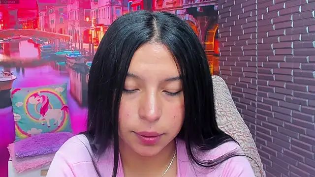 Snapshot of Small_naughty_ chatting on 10/28/25, 01:36 Small naughty online show from 10/28/25, 01:36