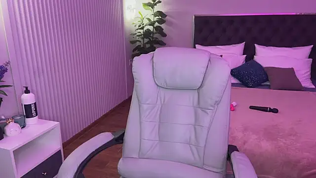 XtraHotX online show from 01/20/25, 07:15