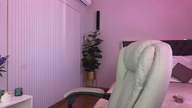 XtraHotX online show from 02/06/25, 07:13