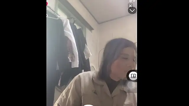 Snapshot of Beijing2000 chatting on 12/04/24, 04:54 Beijing2000 online show from 12/04/24, 04:54