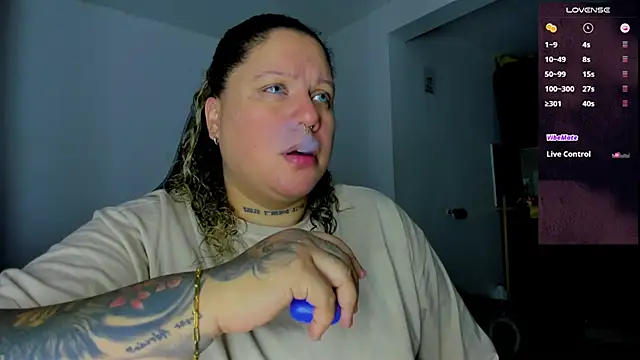 Snapshot of mariana_maze chatting on 01/06/25, 12:27 mariana maze online show from 01/06/25, 12:27