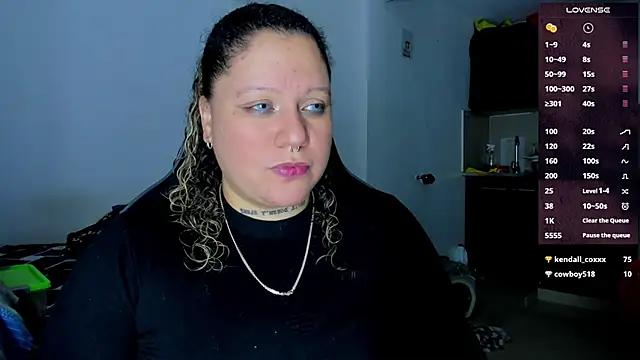 Snapshot of mariana_maze chatting on 01/08/25, 04:02 mariana maze online show from 01/08/25, 04:02