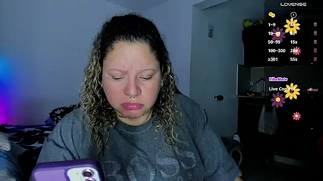 Snapshot of mariana_maze chatting on 02/17/25, 05:47 mariana maze online show from 02/17/25, 05:47