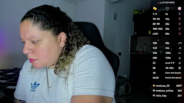 Snapshot of mariana_maze chatting on 03/19/25, 08:01 mariana maze online show from 03/19/25, 08:01