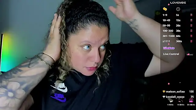 Snapshot of mariana_maze chatting on 03/21/25, 05:43 mariana maze online show from 03/21/25, 05:43