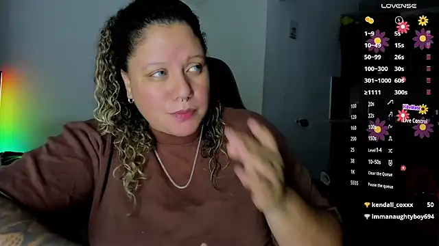 Snapshot of mariana_maze chatting on 03/22/25, 06:11 mariana maze online show from 03/22/25, 06:11