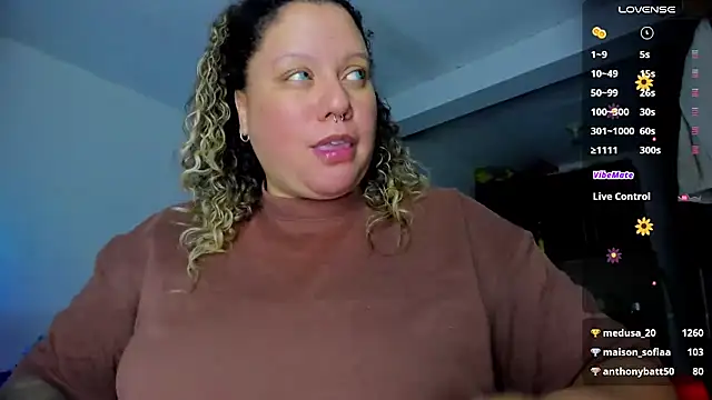 Snapshot of mariana_maze chatting on 03/22/25, 09:13 mariana maze online show from 03/22/25, 09:13