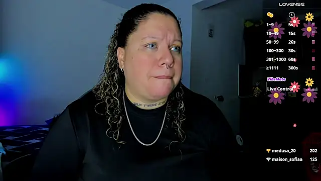 Snapshot of mariana_maze chatting on 03/23/25, 07:53 mariana maze online show from 03/23/25, 07:53