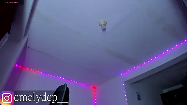 Snapshot of mariana_maze chatting on 10/04/25, 07:28 mariana maze online show from 10/04/25, 07:28