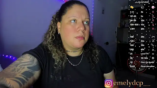 Snapshot of mariana_maze chatting on 10/16/25, 04:13 mariana maze online show from 10/16/25, 04:13