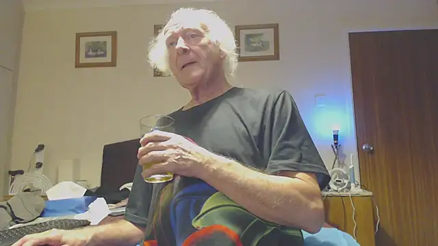 WaverlyKernow online show from 01/11/25, 04:03