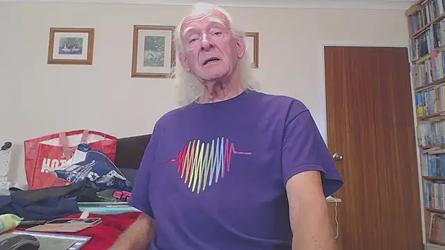 WaverlyKernow online show from 09/30/25, 01:49