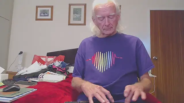 WaverlyKernow online show from 10/02/25, 02:02