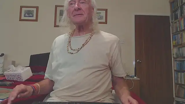 WaverlyKernow online show from 12/19/25, 02:02