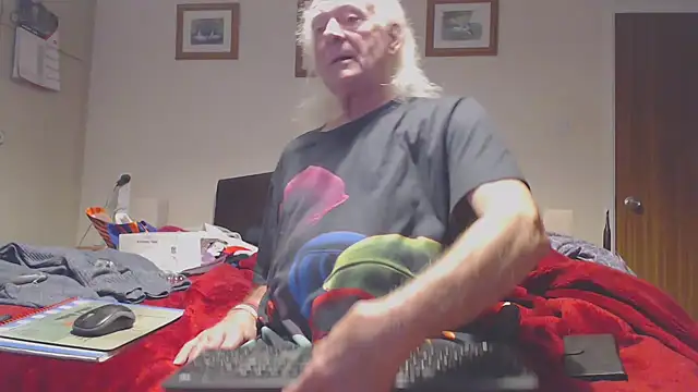 WaverlyKernow online show from 02/16/26, 08:21