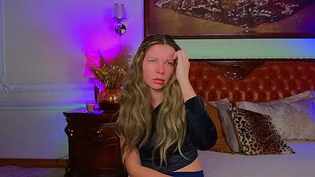 Real Tini online show from 11/28/25, 06:16