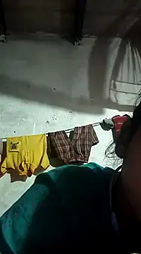 Snapshot of Crezy-Queen01 chatting on 02/12/25, 04:22 Crezy-Queen01 online show from 02/12/25, 04:22