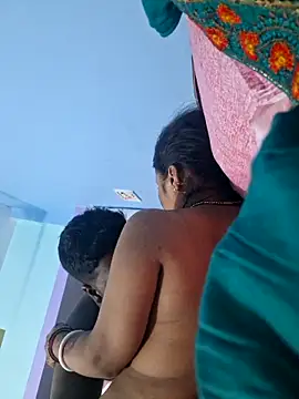 Snapshot of Crezy-Queen01 chatting on 10/07/25, 03:53 Crezy-Queen01 online show from 10/07/25, 03:53