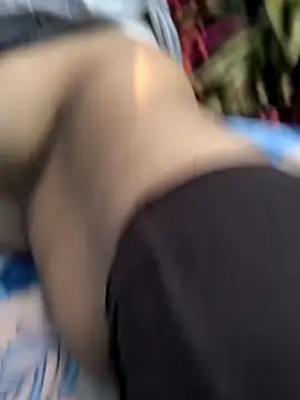 Snapshot of Crezy-Queen01 chatting on 11/05/25, 08:36 Crezy-Queen01 online show from 11/05/25, 08:36