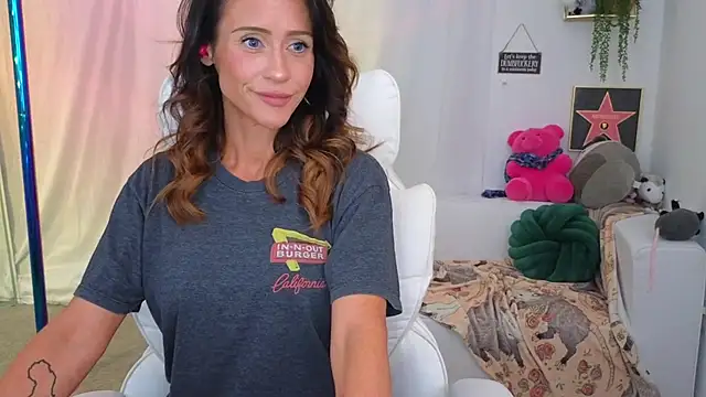 Snapshot of Aprilreign chatting on 03/21/25, 02:07 Aprilreign online show from 03/21/25, 02:07