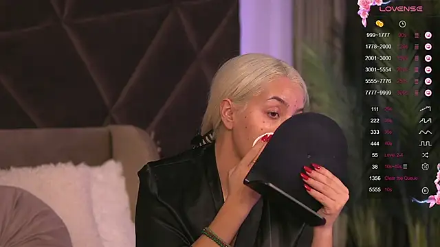 VictoriaMorrone online show from 02/06/25, 12:00