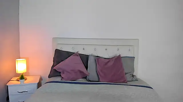 MELISSA ALVAREZ online show from 11/24/25, 09:20