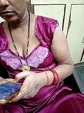 Snapshot of reemacouple007 chatting on 10/08/25, 04:37 reemacouple007 online show from 10/08/25, 04:37