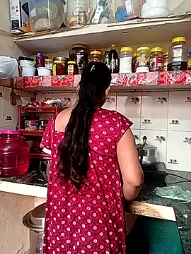 Snapshot of reemacouple007 chatting on 10/13/25, 03:28 reemacouple007 online show from 10/13/25, 03:28