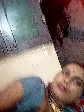 Snapshot of reemacouple007 chatting on 10/20/25, 05:57 reemacouple007 online show from 10/20/25, 05:57